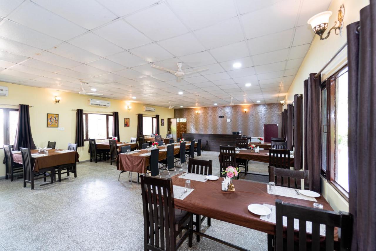 Narmada Hills Resort Godarpura Exterior foto